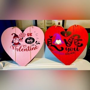 ☀️5/$10 Set of 2 Valentines wooden hanging signs